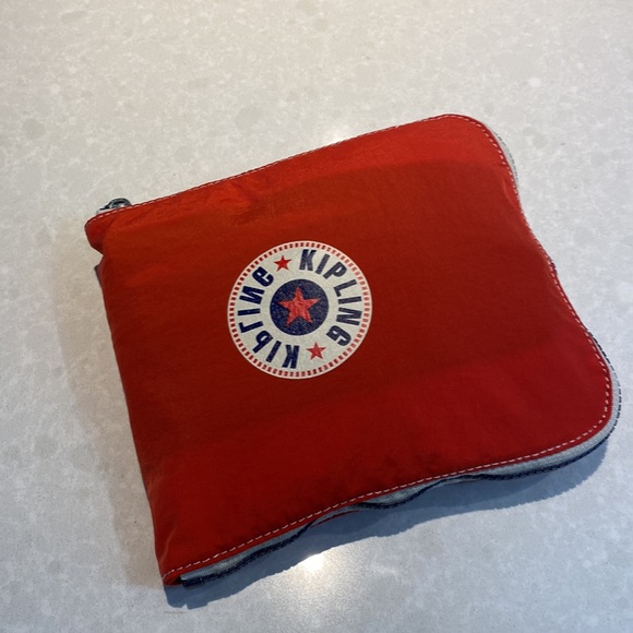 New Kipling Imagine Pack Tote Large Red black foldable  with tags ⭐️⭐️⭐️⭐️⭐️ - Picture 16 of 17